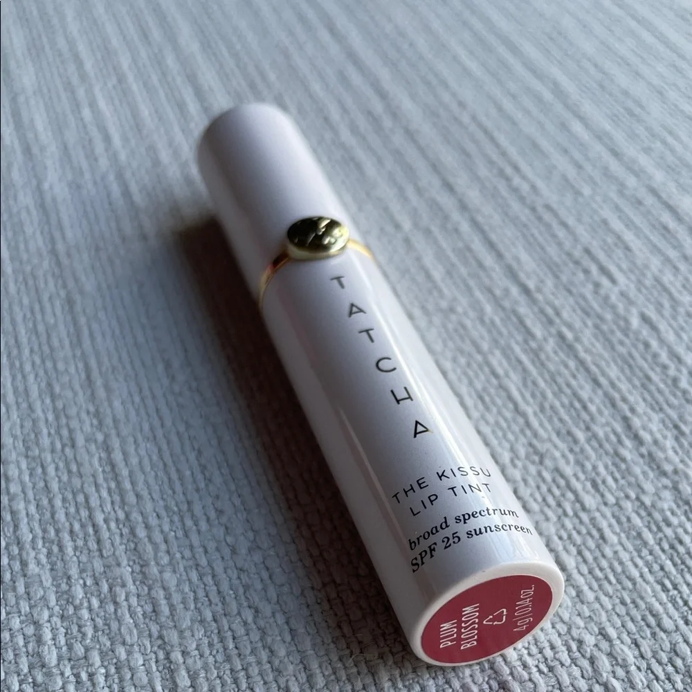 Tatcha the Kissu Lip Tint - plum blossom 4g